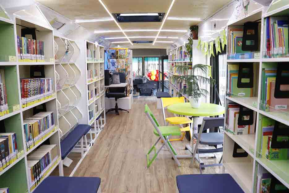 کتابخانه سیار هدهد سفید